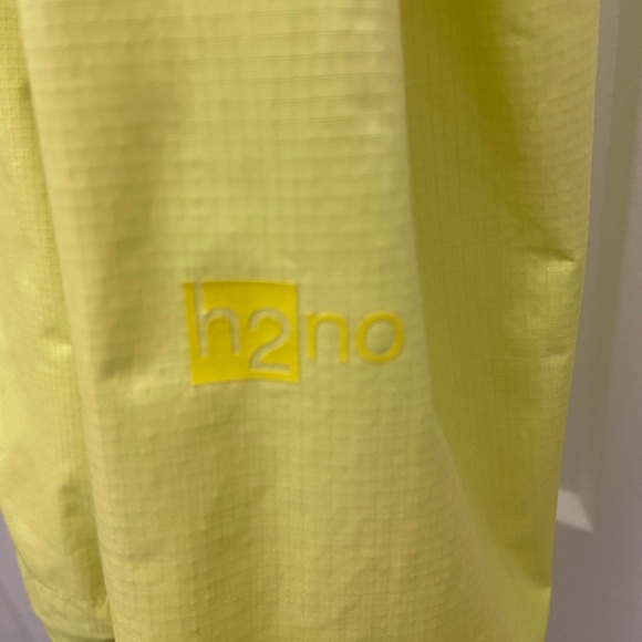 PATAGONIA Women's Torrentshell Jacket in Neon Yellow (Size Small) - Picture 5 of 16